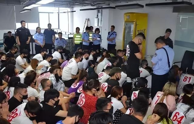 大批内鬼被抓！公安部披露惊人内幕，幕后黑手身份曝光，不简单