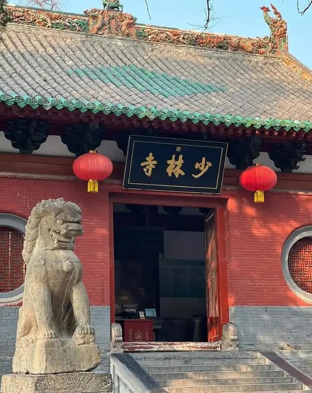 天塌了！释永信被抓不足半月，暴雨拒人，千古名寺再次让人失望！