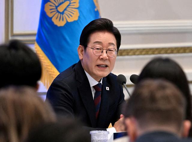 李在明刚抵美，美国就给下马威，先签3500亿文件，否则别见特朗普