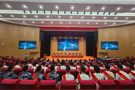 西安中学举办2024年度西安市空军飞行学员录取通知书颁发仪式图片