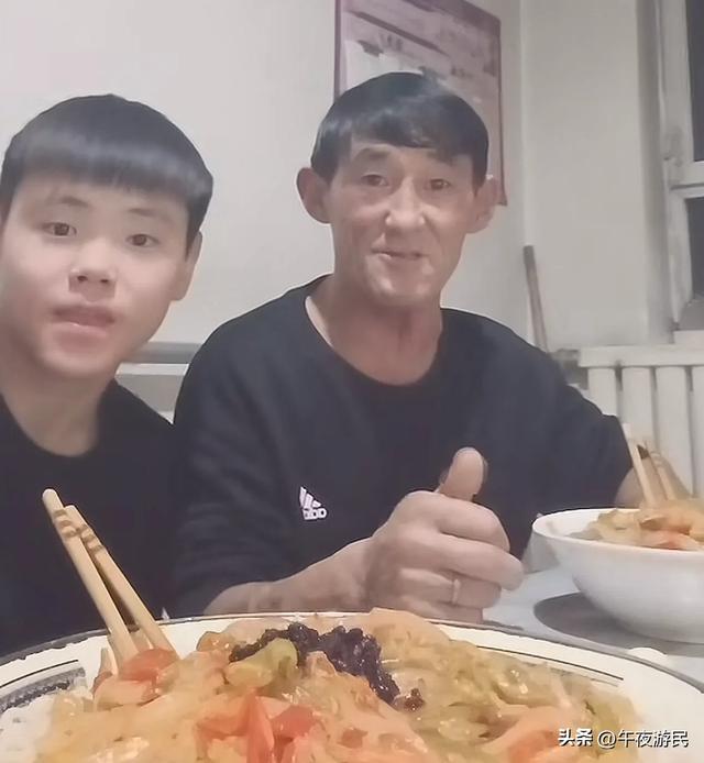 新疆网红大叔木合依提去世，因喝酒导致心梗，愿望是给儿子买楼房