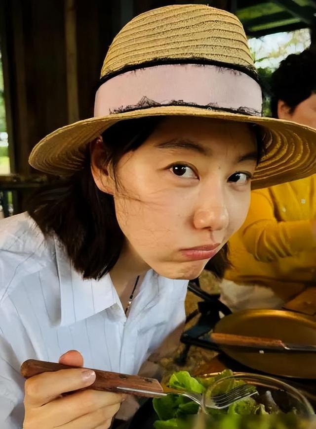 讨好大佬，陪睡上位，遭央视“开除”	，她身上的标签哪个才是真的