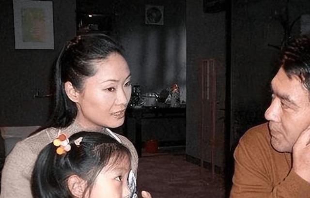 于文华：二婚嫁给未婚小伙，婚后23年未生一子，如今她过得如何？