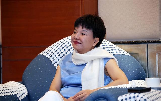 为美国捐款95亿，却不给中国员工发工资！“中国女首善”结局如何