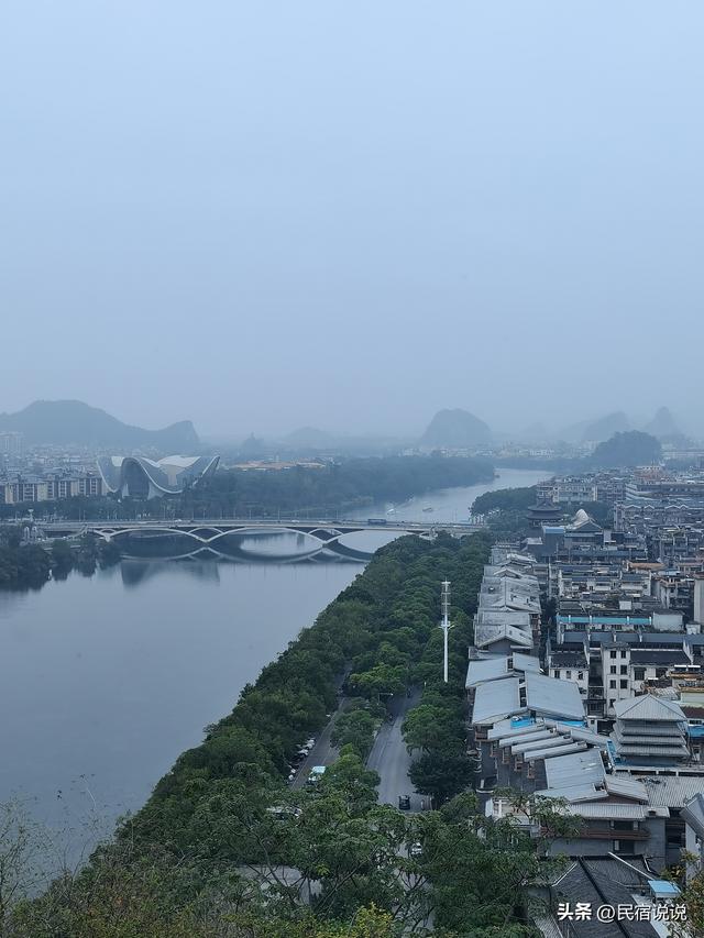 高铁真的开进桂林水墨画里了