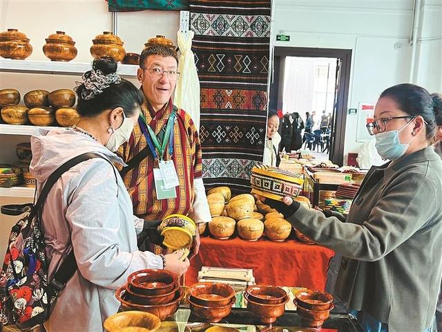 以文旅为桥 与世界相拥——2025年拉萨首届国际文化旅游博览会见闻