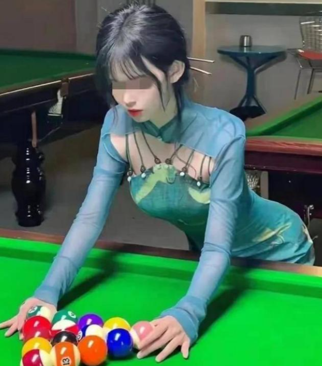台球厅被曝涉黄，包间内藏玄机，美女陪练988包一杆进洞