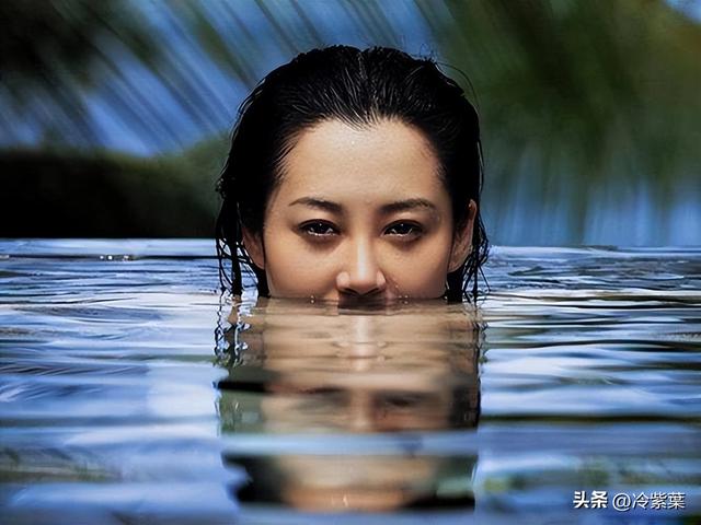 她一生 “风流成性、老少通吃”，撩汉无数，现如今56岁却依旧单身