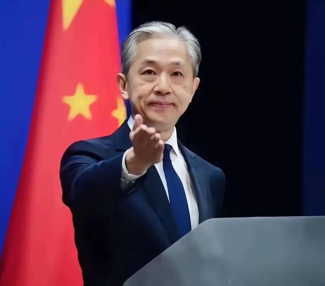 特朗普赶在中国9.3阅兵前发出特殊邀请，美媒直呼，总统陷入陷井
