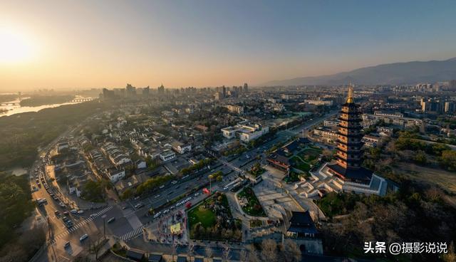 中国醉美地标集：贡嘎雪山、九寨沟、洱海、鸣沙山、万佛塔