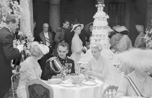 全球最富有王室的豪华住宅大揭秘