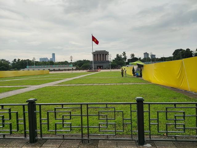 越南河内的胡志明陵寝，有卫兵守卫