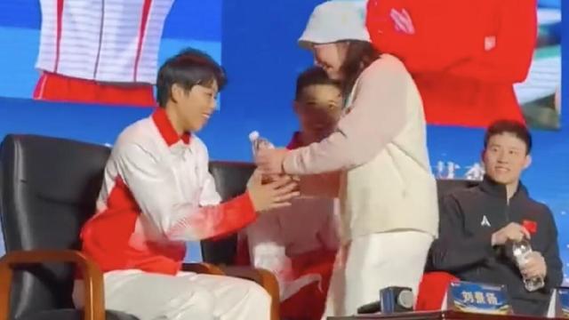 离春节仅1个月，官媒高调官宣全红婵喜讯，原来郭晶晶真的没说错