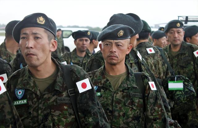 事态严重了，日本连开3枪，蔡英文已离岛，解放军通牒发往东京