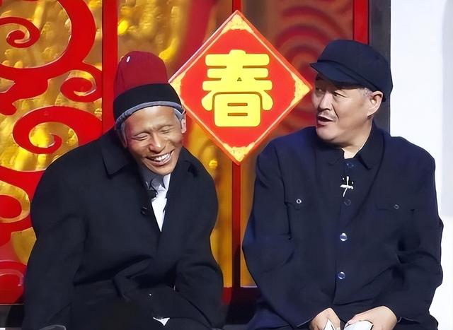 成名后抛弃原配，转身娶女粉丝的宋小宝，再藏不住早就变了的面相