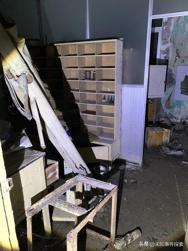 探索上海废弃医院：冰冷走廊回荡诡异声响