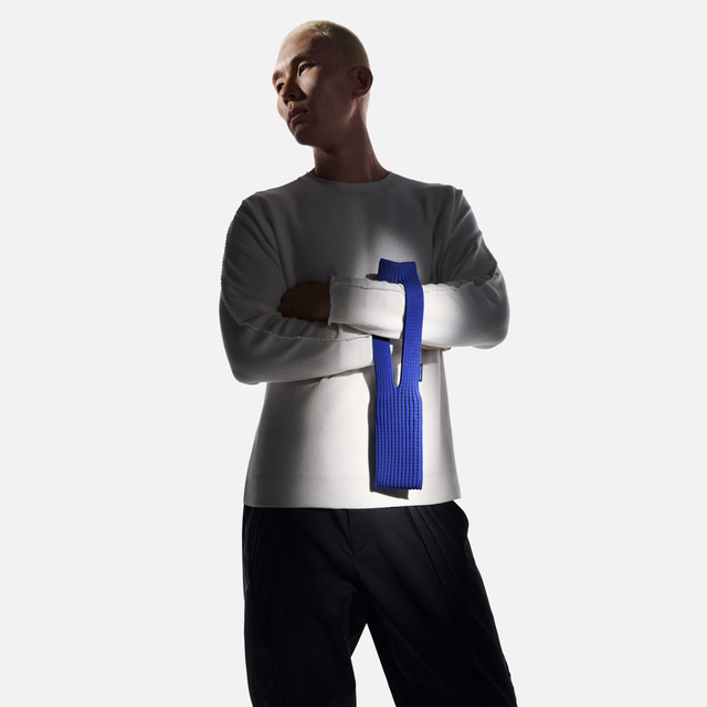 热搜第一，iPhone Pocket 是智商税？1299 元买块布，苹果又在收割谁