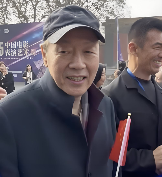 内娱这天，站位暴露江湖地位，唐国强张丰毅站一边，C位雷打不动