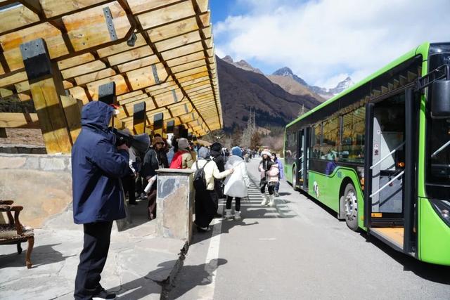 四姑娘山景区春节假期接待游客6.89万人次，圆满收官
