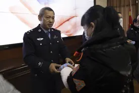 收获众多网友点赞！武汉东西湖警方为居民送上“回家的钥匙”图片