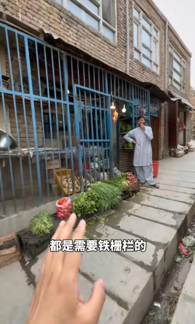 真实阿富汗:女人禁止工作、10岁男孩擦鞋日赚10元、搞文艺犯法