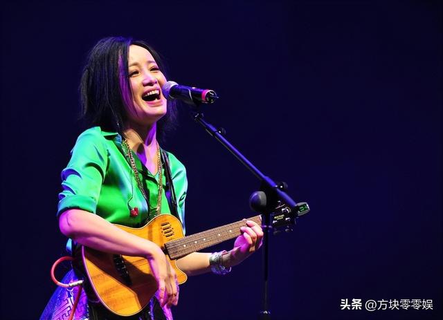 她连上5次春晚，私下却和恩师同居怀孕被骗流产	，今57岁依然单身