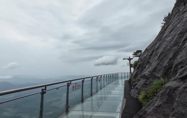 去了一趟江西武功山旅游,发了朋友圈,以为有人点赞,结果尴尬了