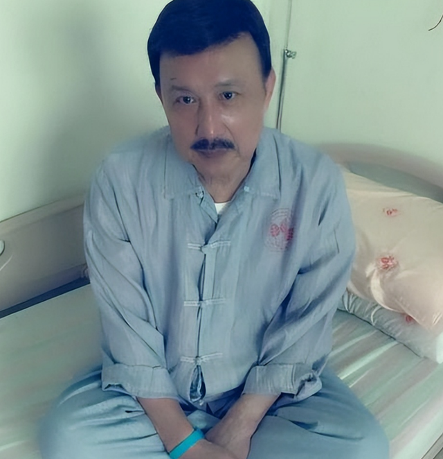 曾是一代歌王，后来成人尽皆知的台独分子，如今家破人亡下场凄凉