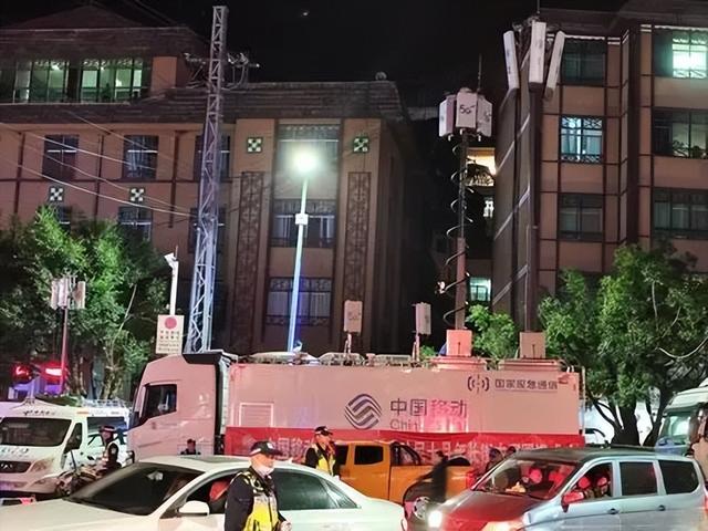 绿春长街古宴丨绿春：八方宾客共赴长街古宴 通信铁军护航民族团结盛会