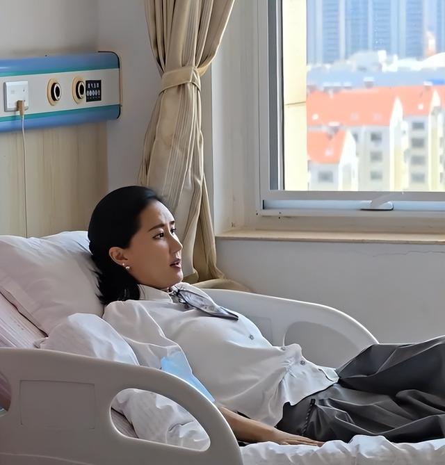 香港艳星官宣怀孕！43岁二婚嫁内地农村郎，打扮性感干农活