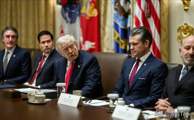 制裁失效换军事威慑，美军飞越委内瑞拉，特朗普重启门罗主义