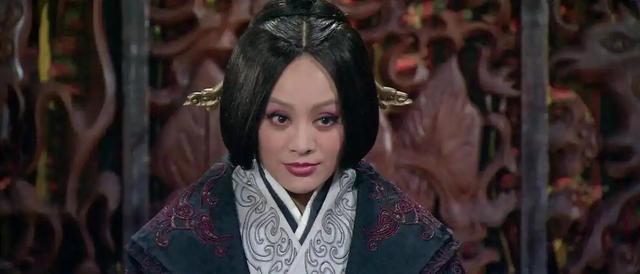 她陪他睡了30年,生下2个儿子,最后却亲手将他毒杀在自己寝宫里