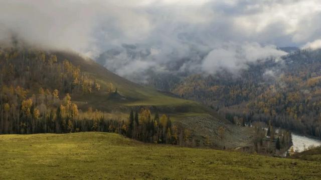 云雾缭绕 喀纳斯驼颈湾