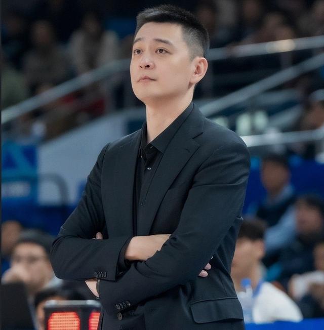 北控81-77辽宁	，没想到张庆鹏的发言竟这么说，杨鸣差得太多了