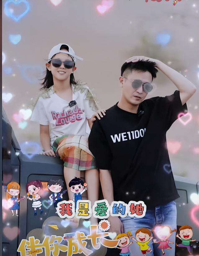 摊事了！央视主持人海外游，带妻女高调炫耀海外生活，被网友骂惨