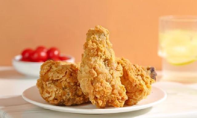 店长私传的炸鸡“鳞片裹粉法”，在家炸出嘎嘣脆放凉1天也不回软