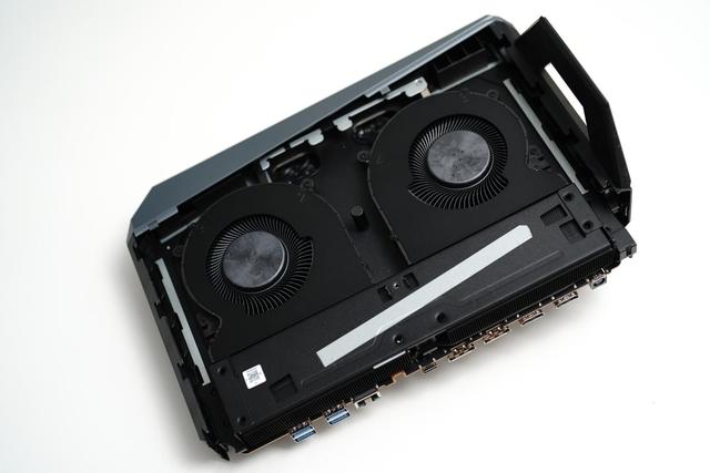 把X3D处理器塞进迷你主机是种什么体验？ROG魔霸9 MINI评测