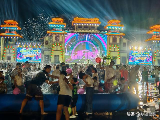 湖北：云梦举办首届花样泼水电音节