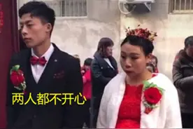 河南一对新人结婚全程苦瓜脸，互相看对方不爽：20万彩礼没谈妥图片
