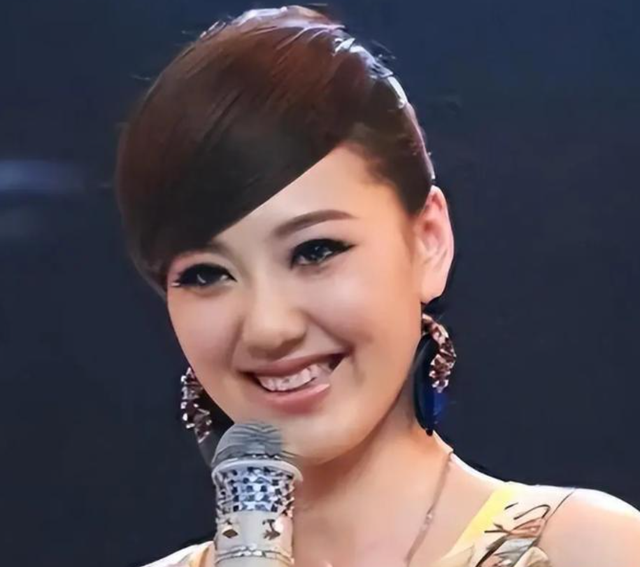 讨好大佬，陪睡上位	，遭央视“开除”，她身上的标签哪个才是真的