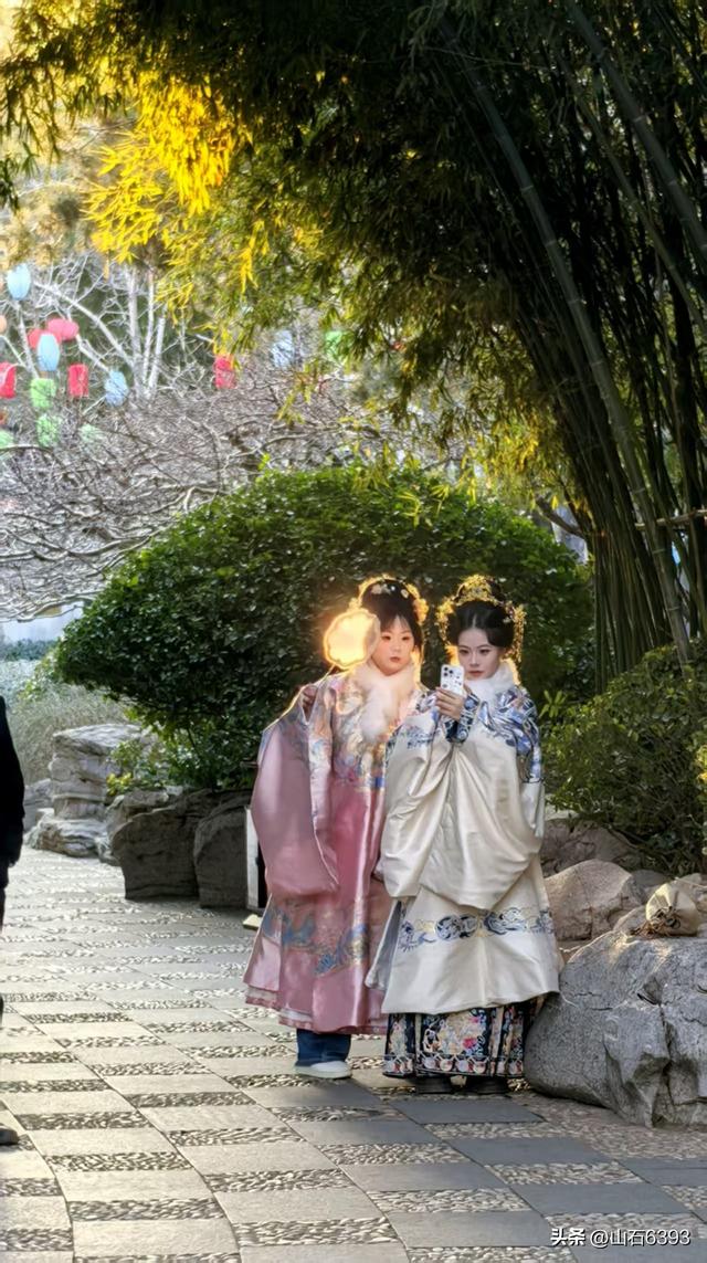 新华社原军事记者陶俊峰泉城美拍——筹备中的迎春花灯