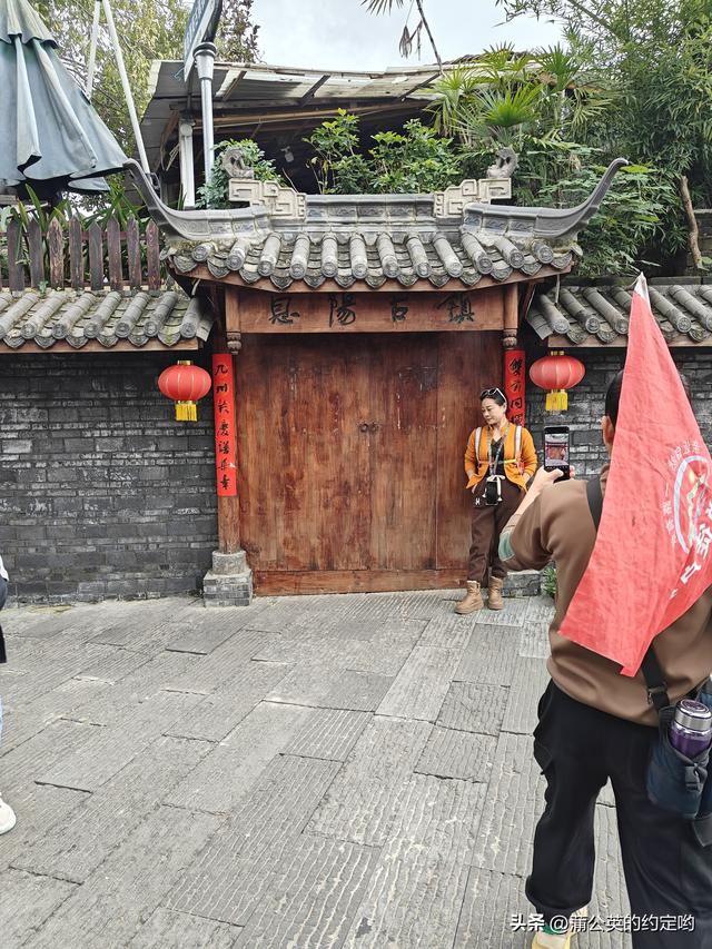 江边古镇风景不错，值得一看