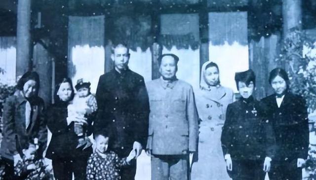 毛主席侄女北京开饭店，多次被砸，朋友劝她公开身份，但被她拒绝