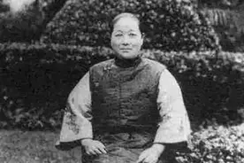 青岛史上规模最大的出殡葬礼，逝者是中国历史上最风光的丈母娘图片