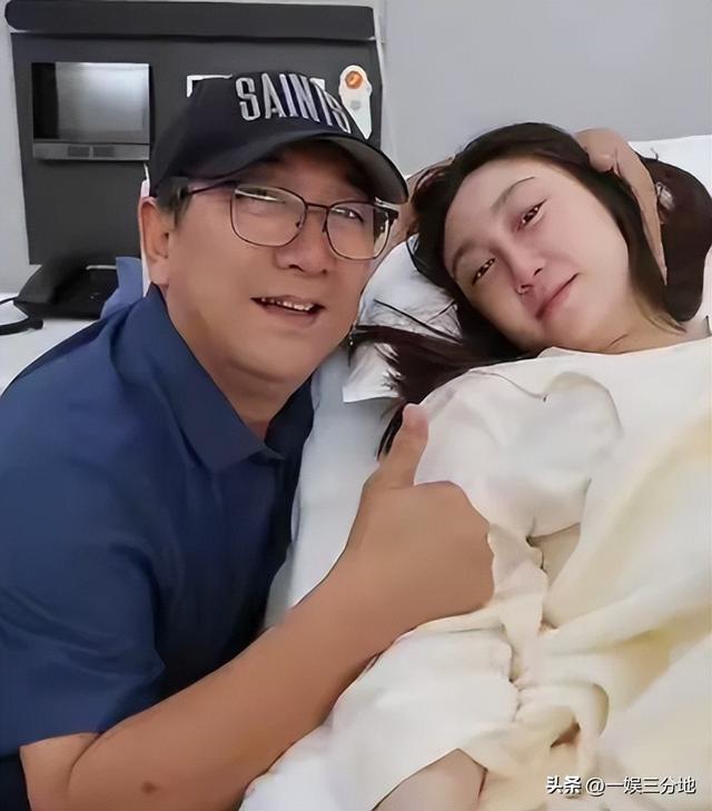 水均益跑泉州给女儿带娃，和前妻罕见同框	，主动搭话对方却不理他