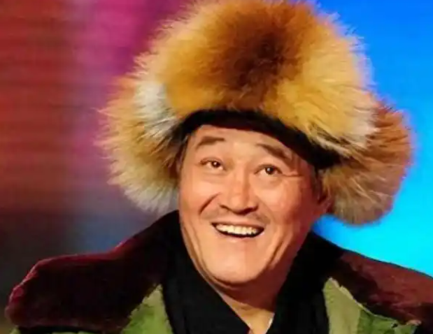 赵本山长子赵铁蛋因病去世	，女儿成网红，亿万家产会花落谁家？