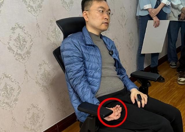 老天太残忍！蔡磊妻子痛苦自曝处境，丈夫濒临死亡，可怜6岁儿子