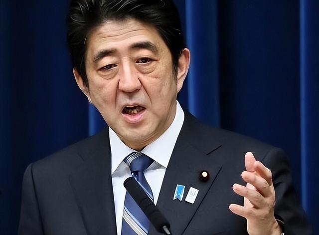 出事了，日本传来噩耗：高市早苗撞上枪口	，这回特朗普也救不了她