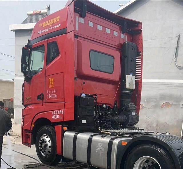 痛惜 安徽半挂西施王迪离世 有三台X6000 事故前新换轮胎