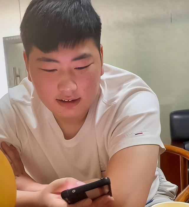 大衣哥做梦都没想到，离婚四年后，前儿媳陈亚男还是不愿放过自己